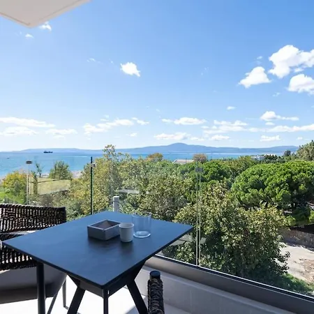 Kedl Junior * カラマタ